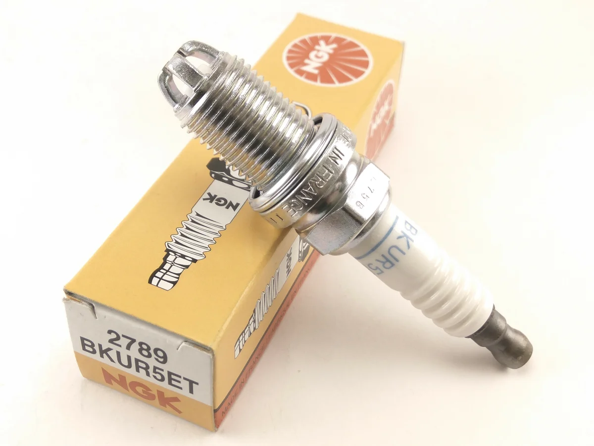 Свеча зажигания MB W202,210 VW T4 2.5 99-03,GOLF 3 1.3 97-00